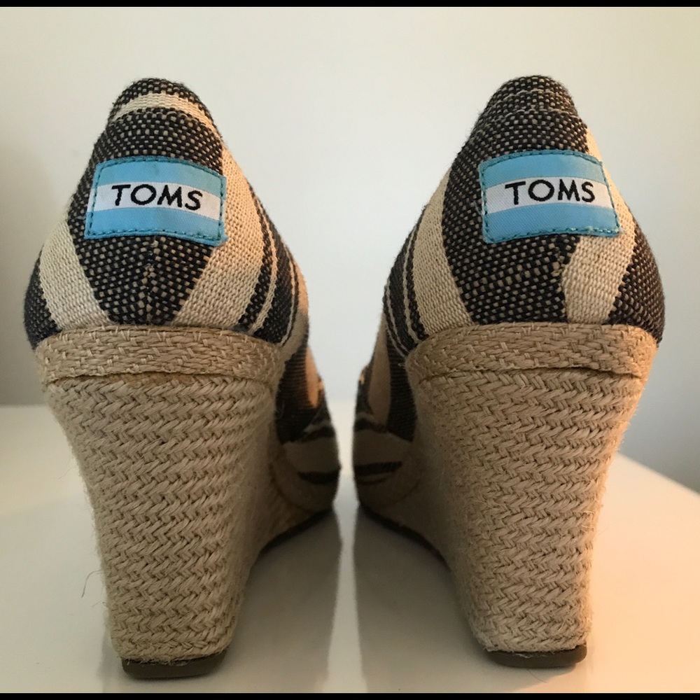 TOMS wedges